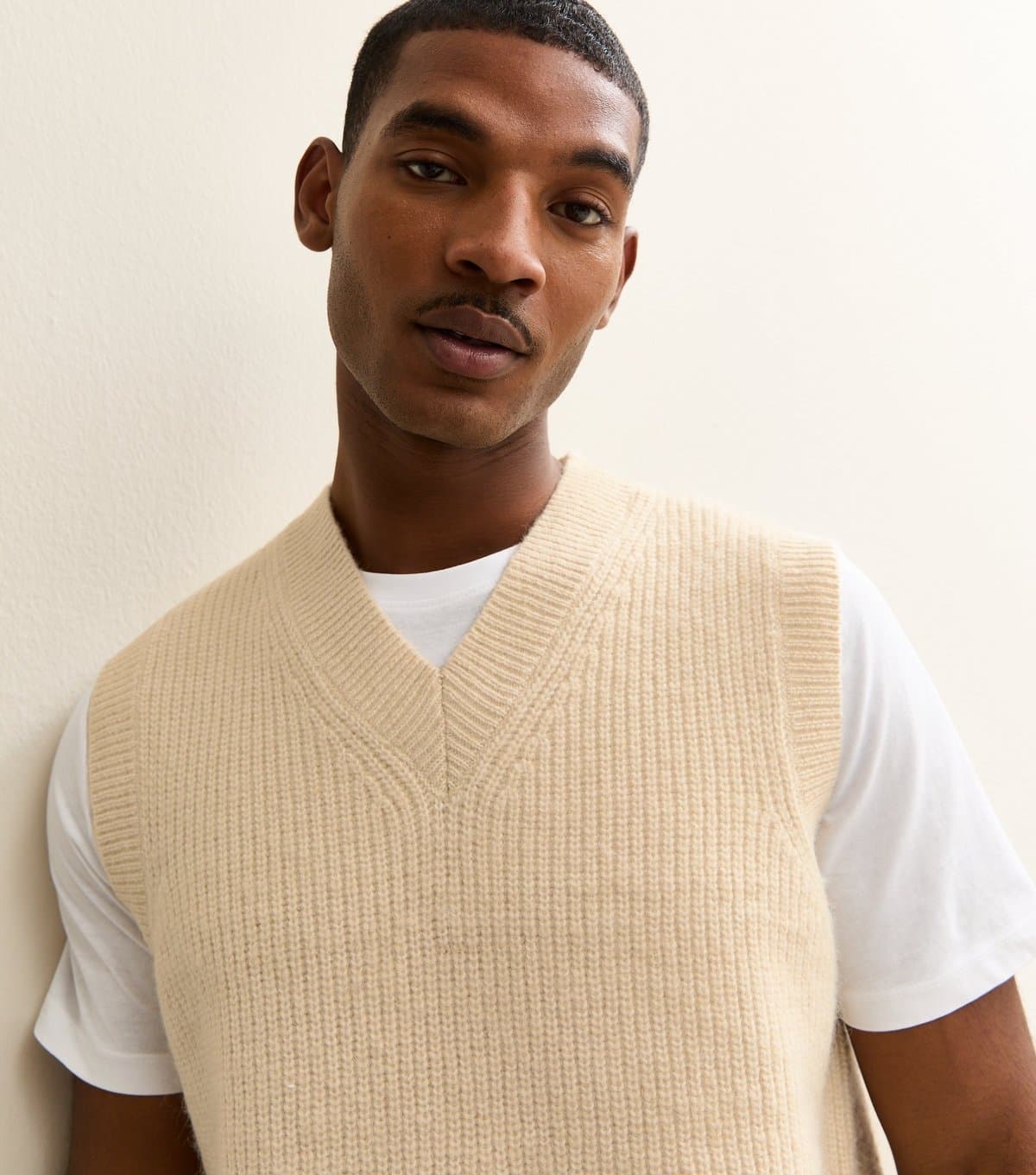 New Look Men's Oatmeal Relaxed V-Neck Vest New Look