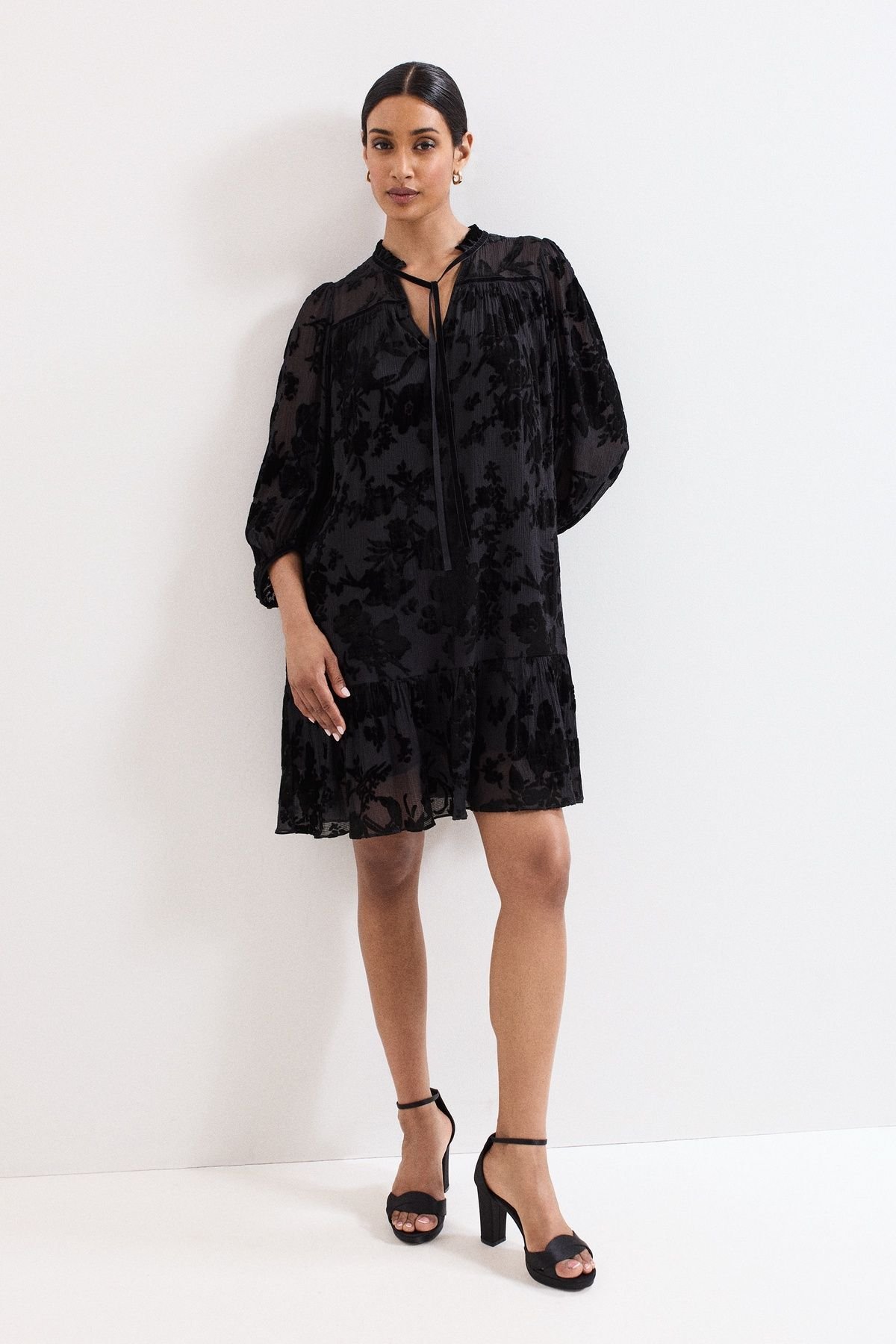 Phase Eight Phase Eight Women's Mila Velvet Dress in Jet Black - 3