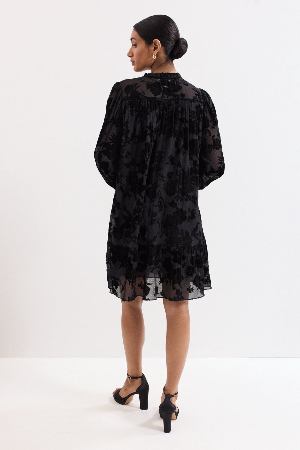 Phase Eight Phase Eight Women's Mila Velvet Dress in Jet Black - 4