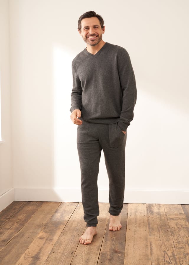 Truly Truly Men's Charcoal Cashmere V Neck Jumper in Grey - 2