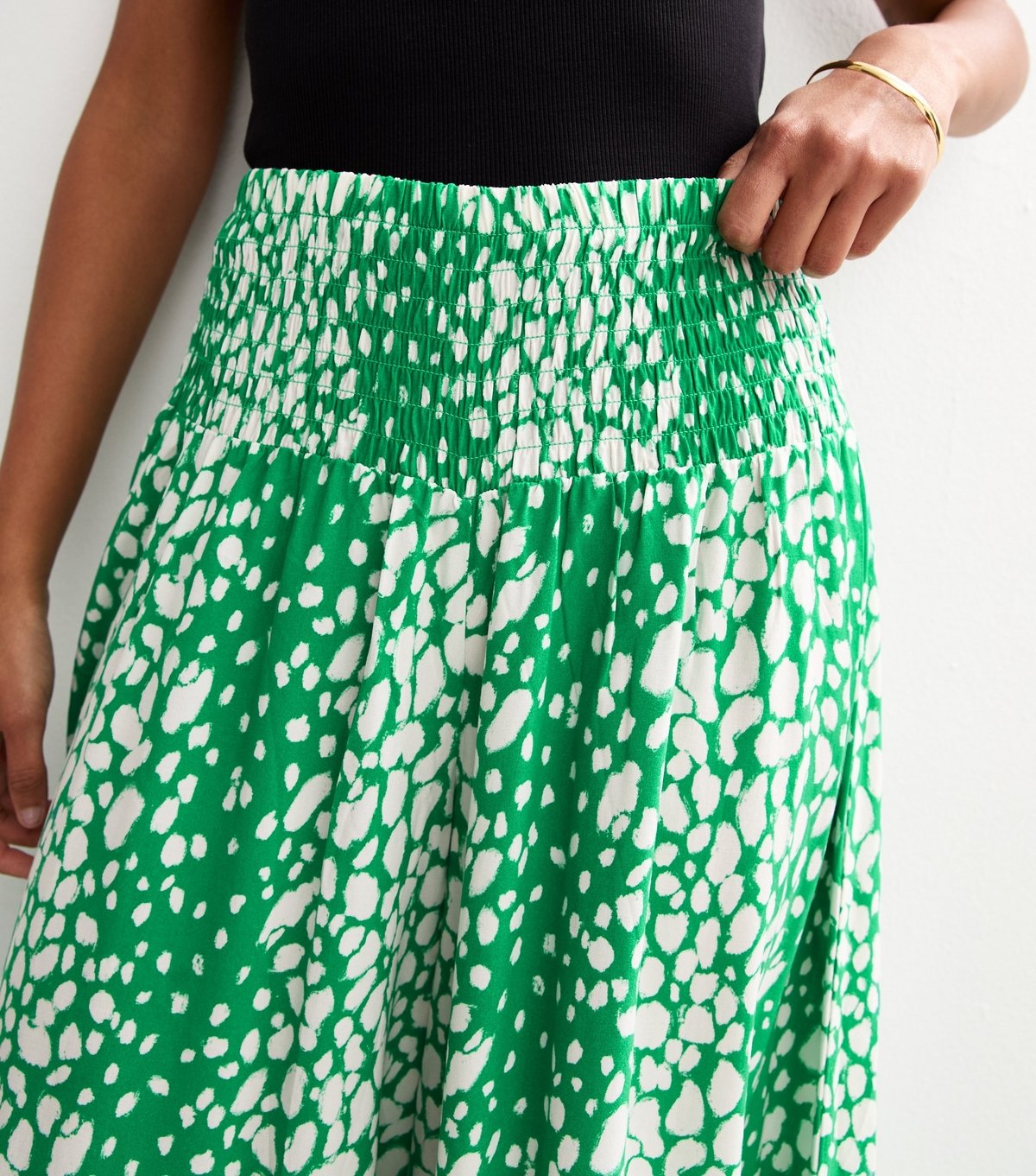 New Look Women's Green Abstract Print Wide Leg Trousers New Look - 2