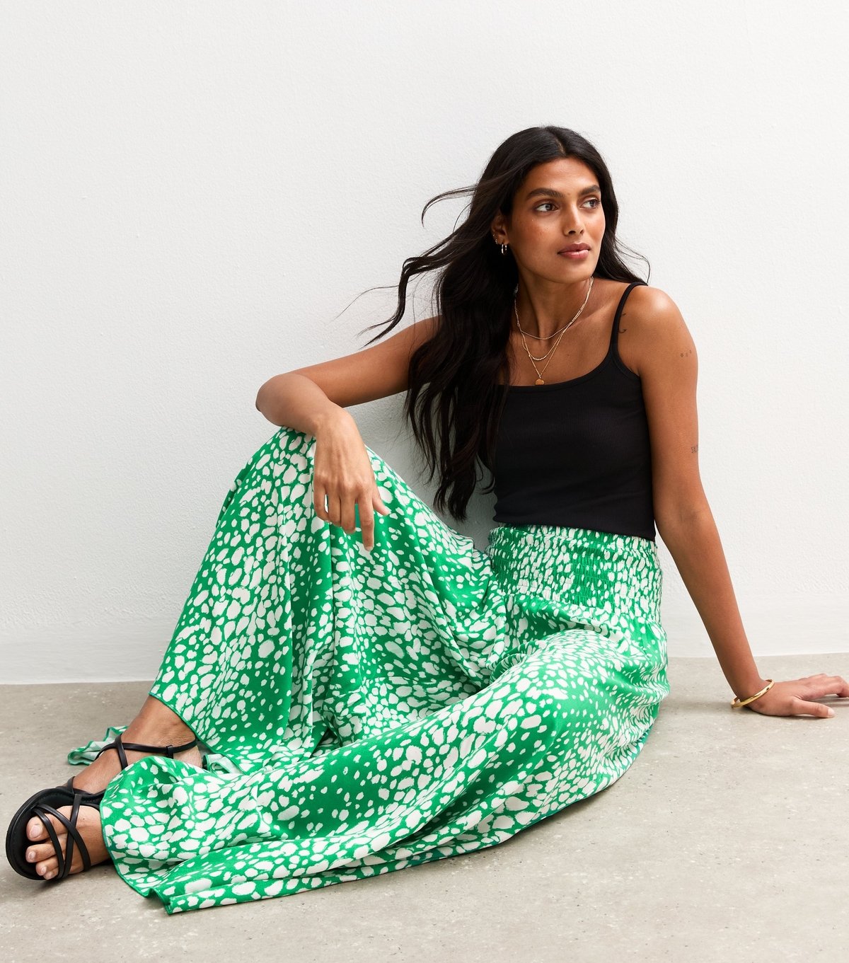 New Look Women's Green Abstract Print Wide Leg Trousers New Look - 3