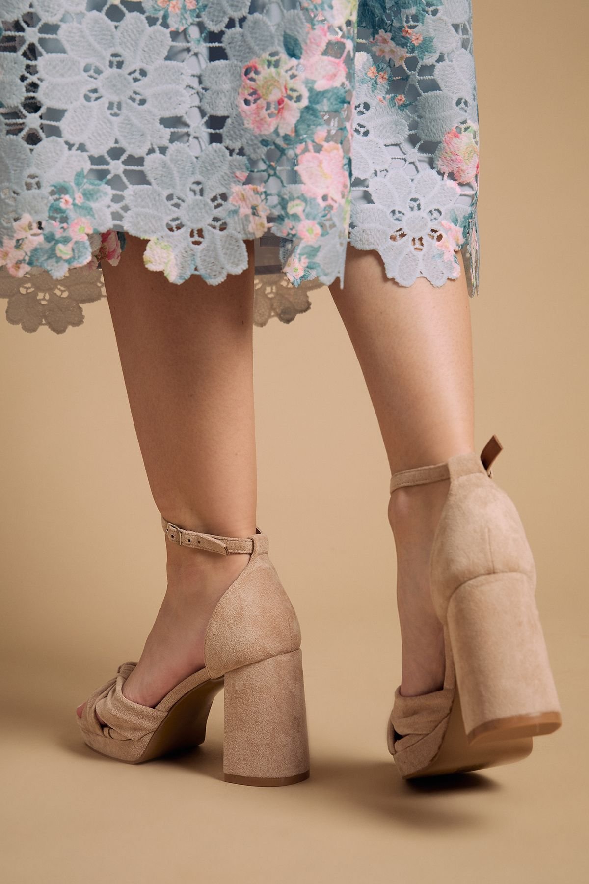 Oasis Oasis Women's Narina Faux Suede Knotted Platform High Block Heel Sandals in Beige - 3