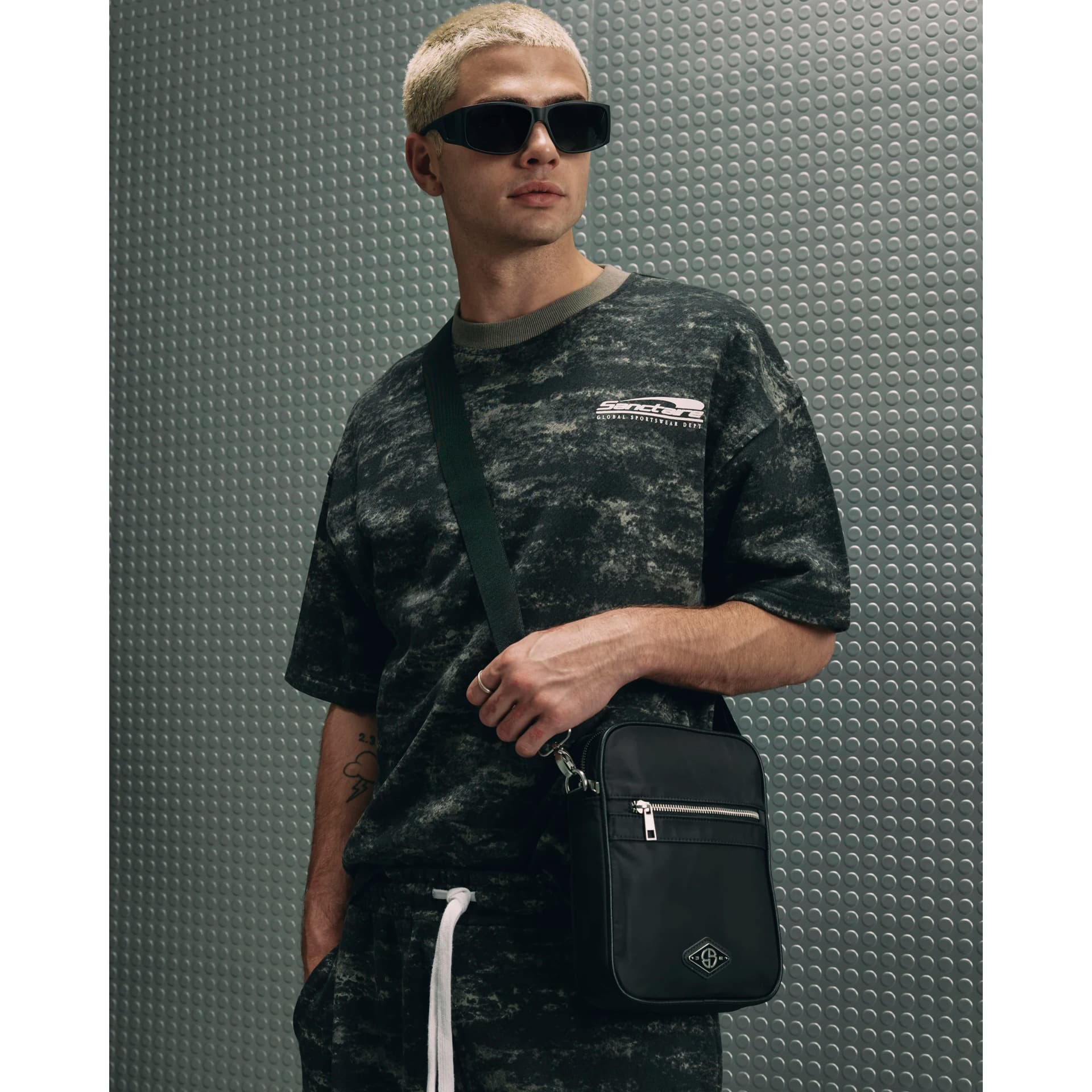 River Island Mens River Island Black Nylon Badged Crossbody Bag