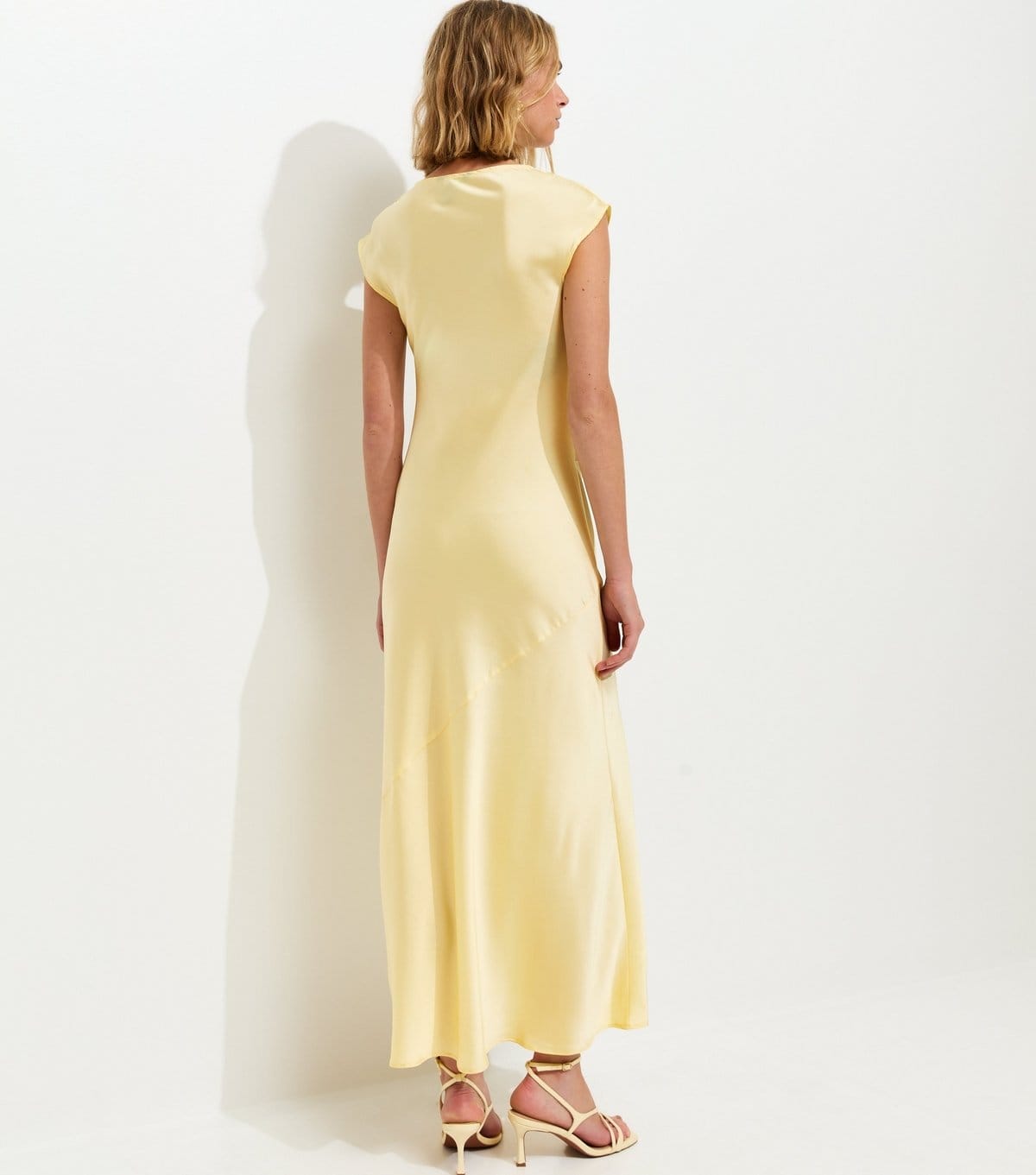 New Look Women's Yellow Relaxed Satin Cowl Neck Midi Dress New Look - 4