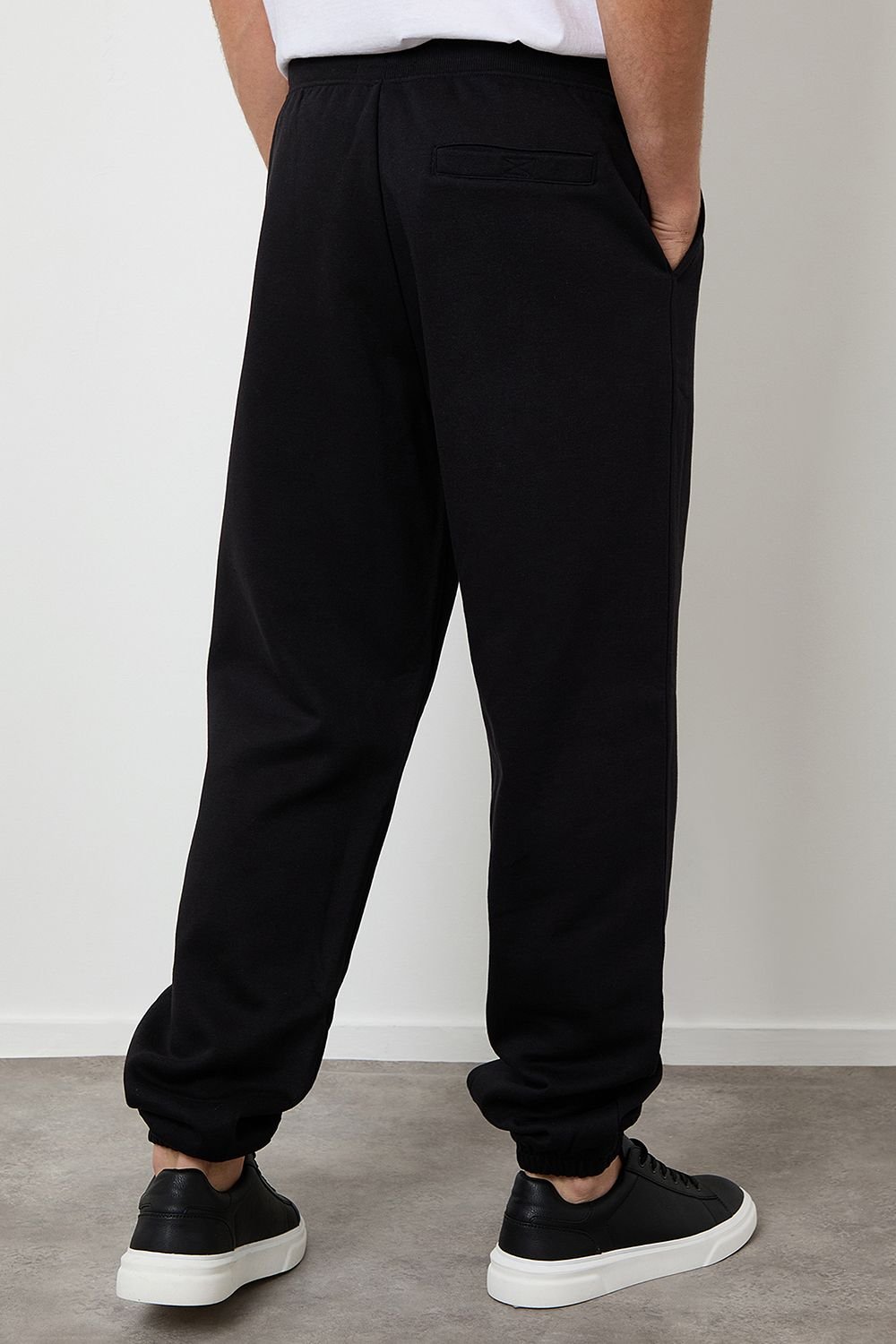 Threadbare Threadbare Men's Relaxed Fit Cuffed Joggers in Black - 2