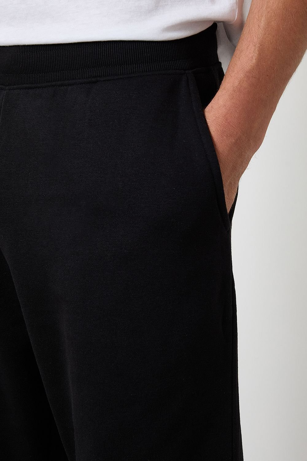 Threadbare Threadbare Men's Relaxed Fit Cuffed Joggers in Black - 4