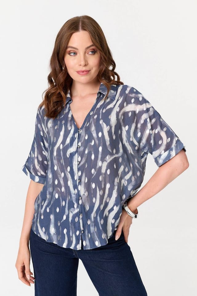 Izabel London Izabel London Women's Printed 1/2 Sleeve V-Neck Shirt in Blue - 2