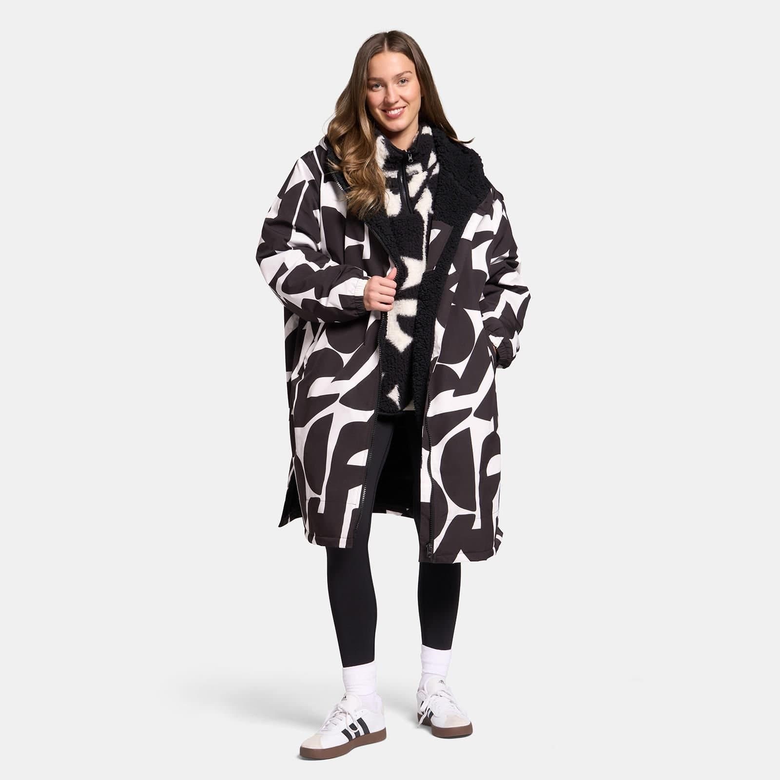OHS OHS Women's 2 Piece Geo Print Changing Robe & Half-Zip Teddy Fleece Co-Ord Set in Black