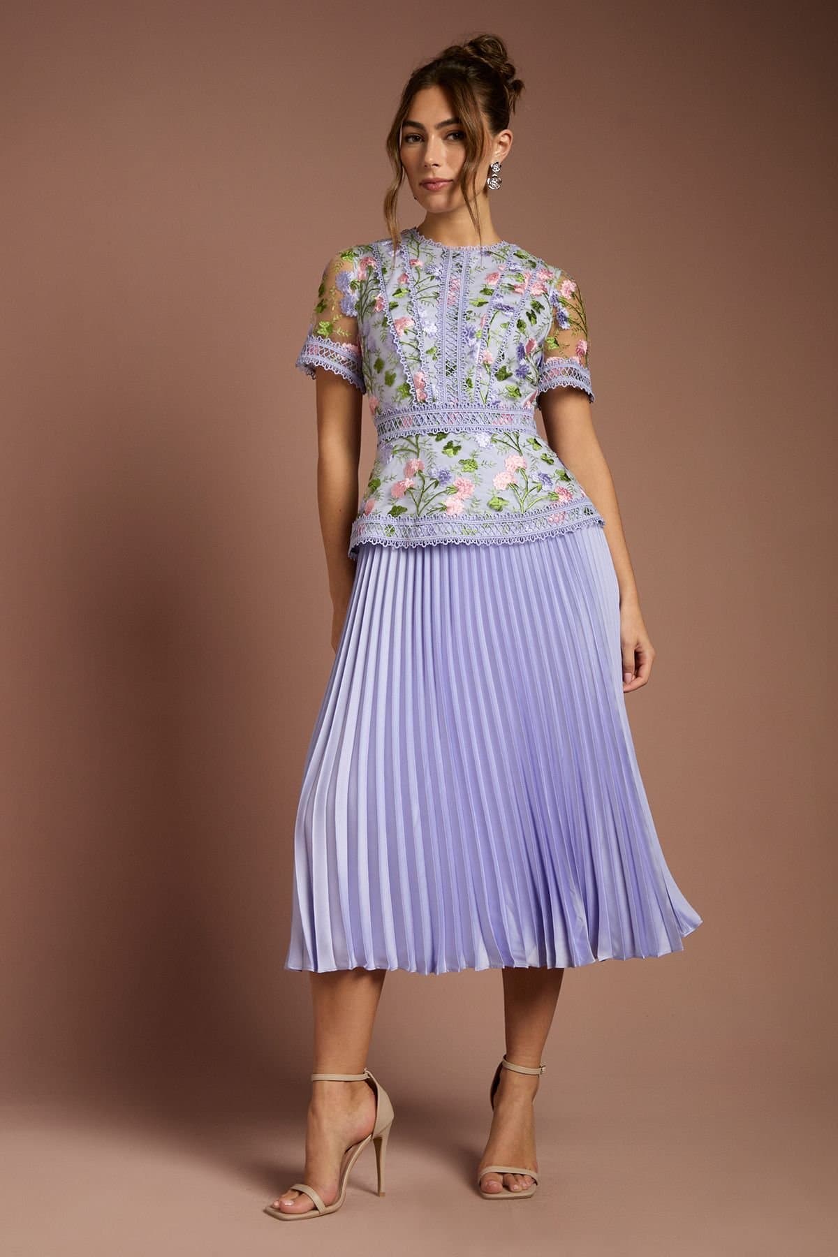 Coast Coast Women's Short Sleeve Embroidered Pleated Skirt Midi Dress in Lilac