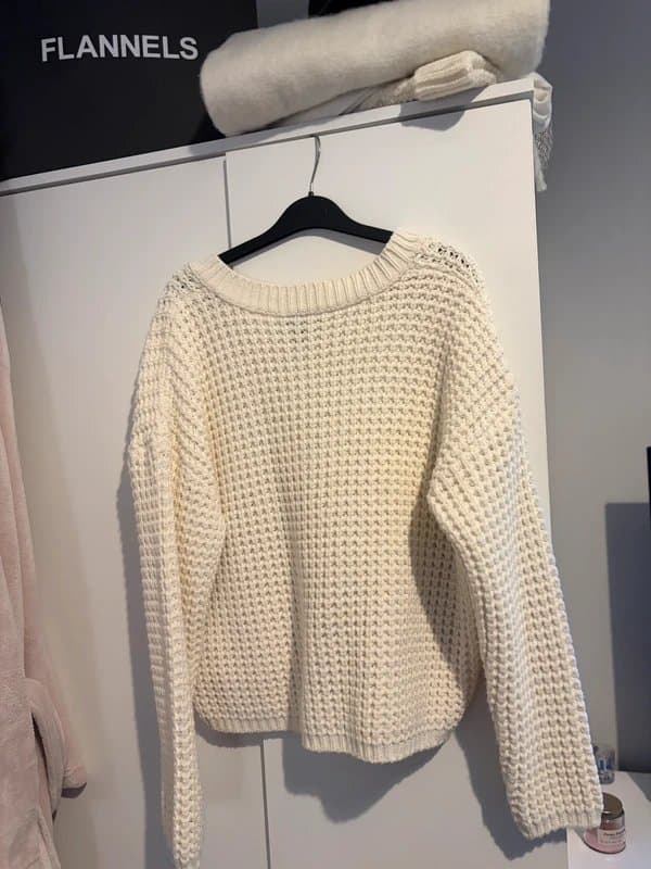 New Look New Look cream knitted v neck jumper