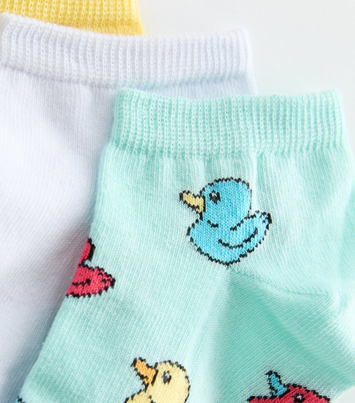 New Look Pack of 4 Multicolour Duck Pattern Trainer Socks New Look - 2