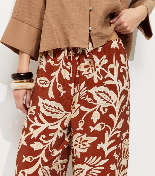 New Look Women's Red Folk Leaf Print Wide Leg Trousers New Look - 2