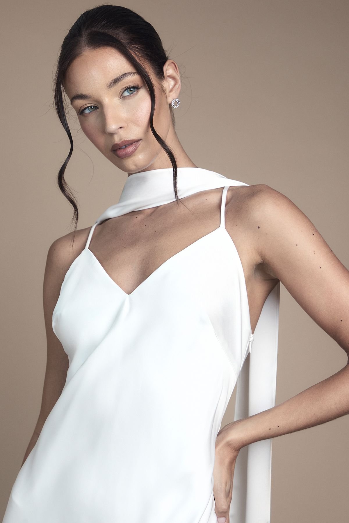 Oasis Oasis Women's Strappy V Neck Maxi Wedding Dress With Scarf in Ivory - 4