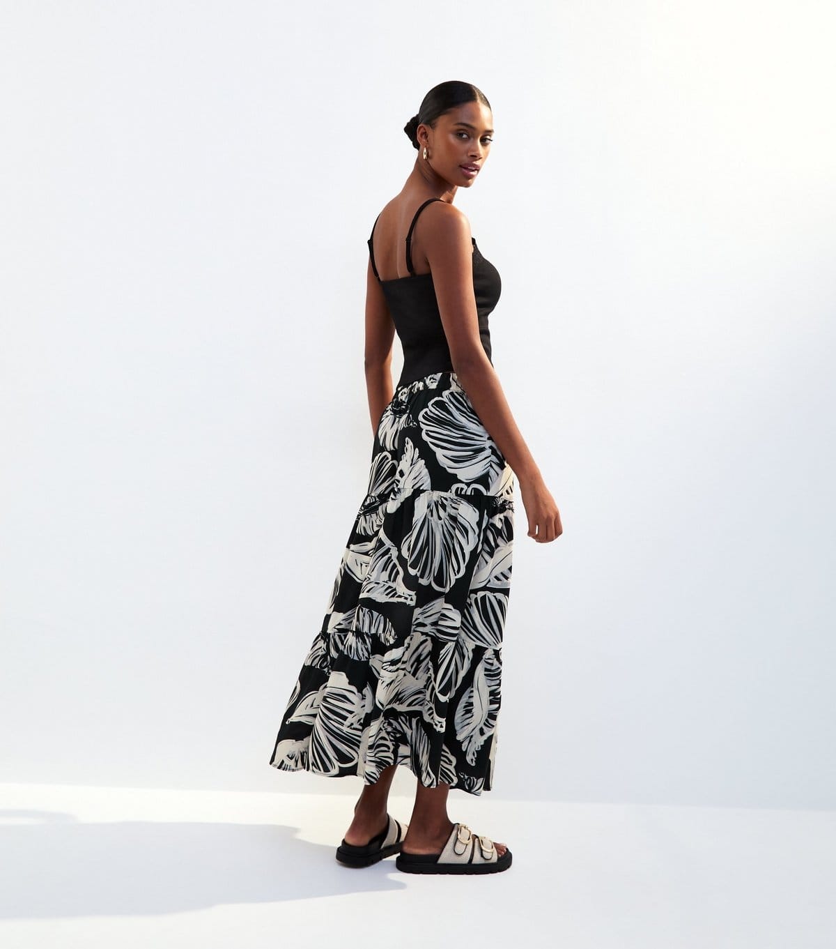 New Look Women's Black Leaf Print Tiered Midi Skirt New Look - 4