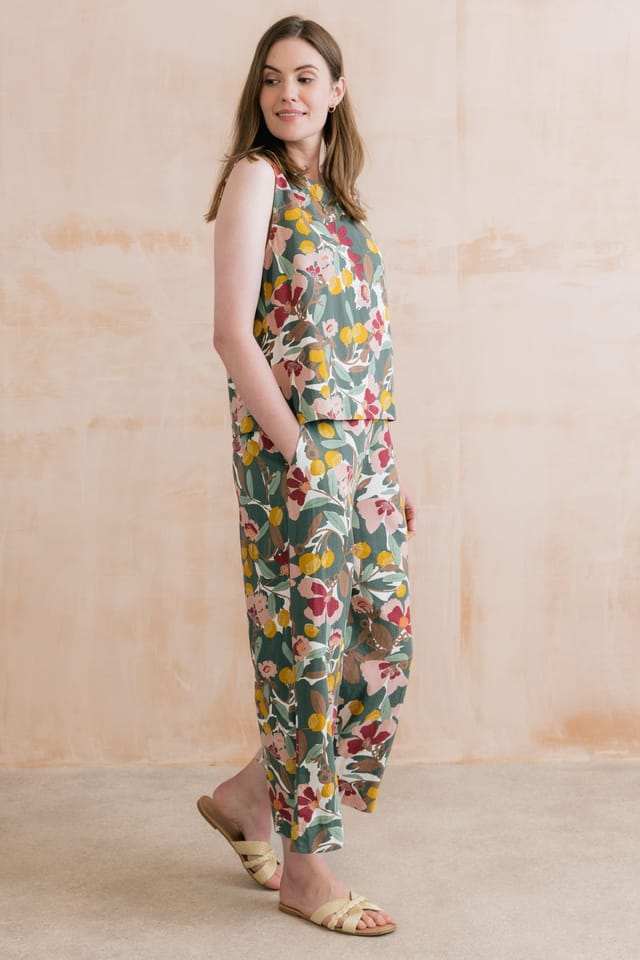Lily & Me Lily & Me Women's Greta Print Cropped Trousers in Green - 2