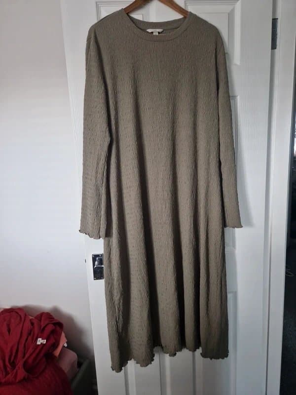 H&M Sage green /khaki size 18/20 dress