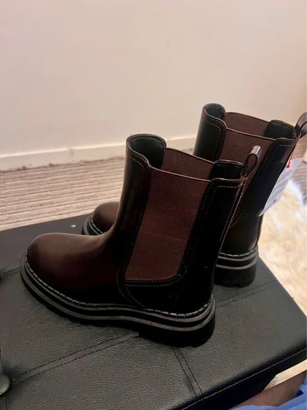 ASOS Wide fit Austin chunky Chelsea boots in chocolate