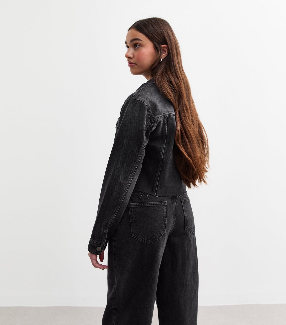 New Look Girls' Black Cropped Distressed Denim Jacket New Look - 4