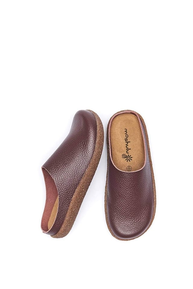 Moshulu Moshulu Women's 'Pevensey' Unlined Leather Clogs in Dark Red - 2