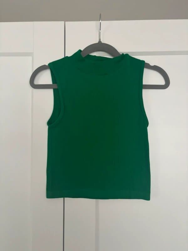 Stradivarius Green top