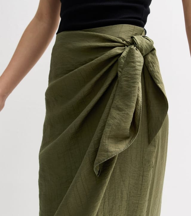 New Look Women's Khaki Crinkled Sarong Midi Skirt New Look - 2