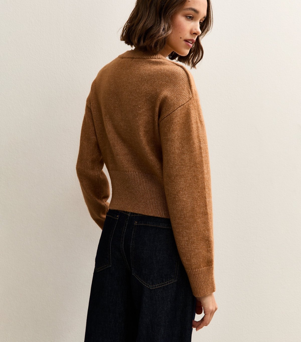 New Look Women's Camel Cropped V-Neck Knitted Jumper New Look - 4