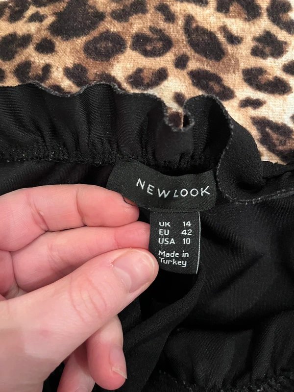 New Look Off shoulder and tie front black crop top - 1