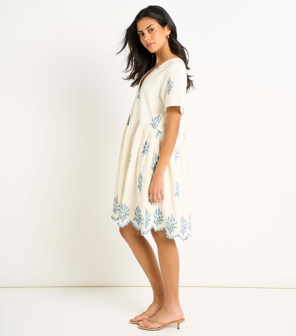 Gini London Women's Off White Floral Embroidered Smock Mini Dress Gini London New Look - 4