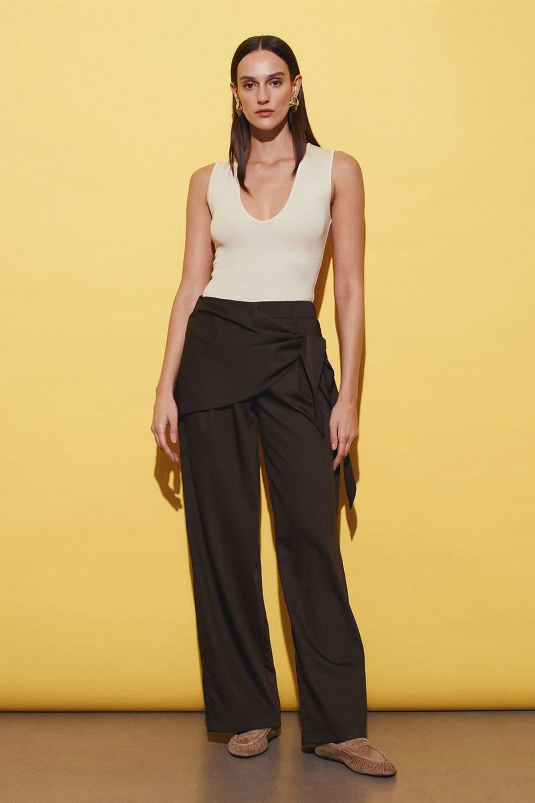 Dilvin Dilvin Women's High-Waist Wide-Leg Crepe Trousers in Dark Brown