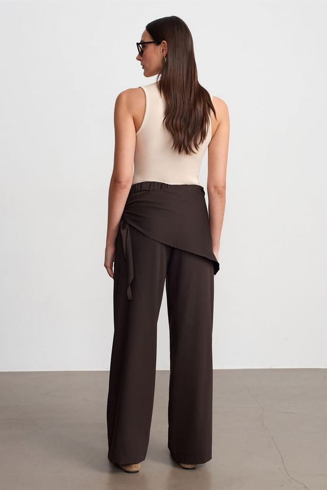 Dilvin Dilvin Women's High-Waist Wide-Leg Crepe Trousers in Dark Brown - 2
