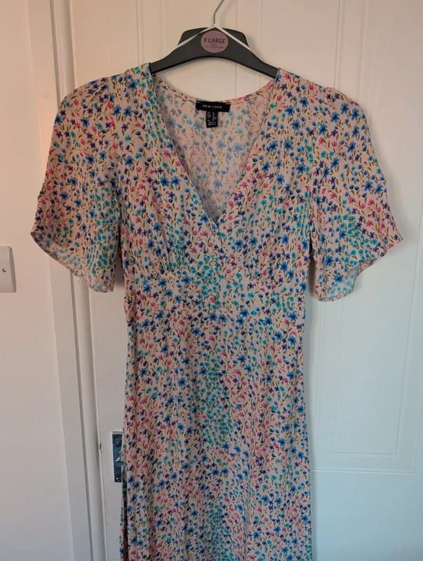 New Look New Look Blue Floral Tea Dress Size 8 V-Neck Midi Dress VGC