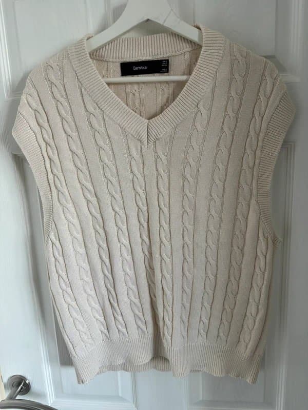 Bershka Bershka Cream Knitted Sweater Vest