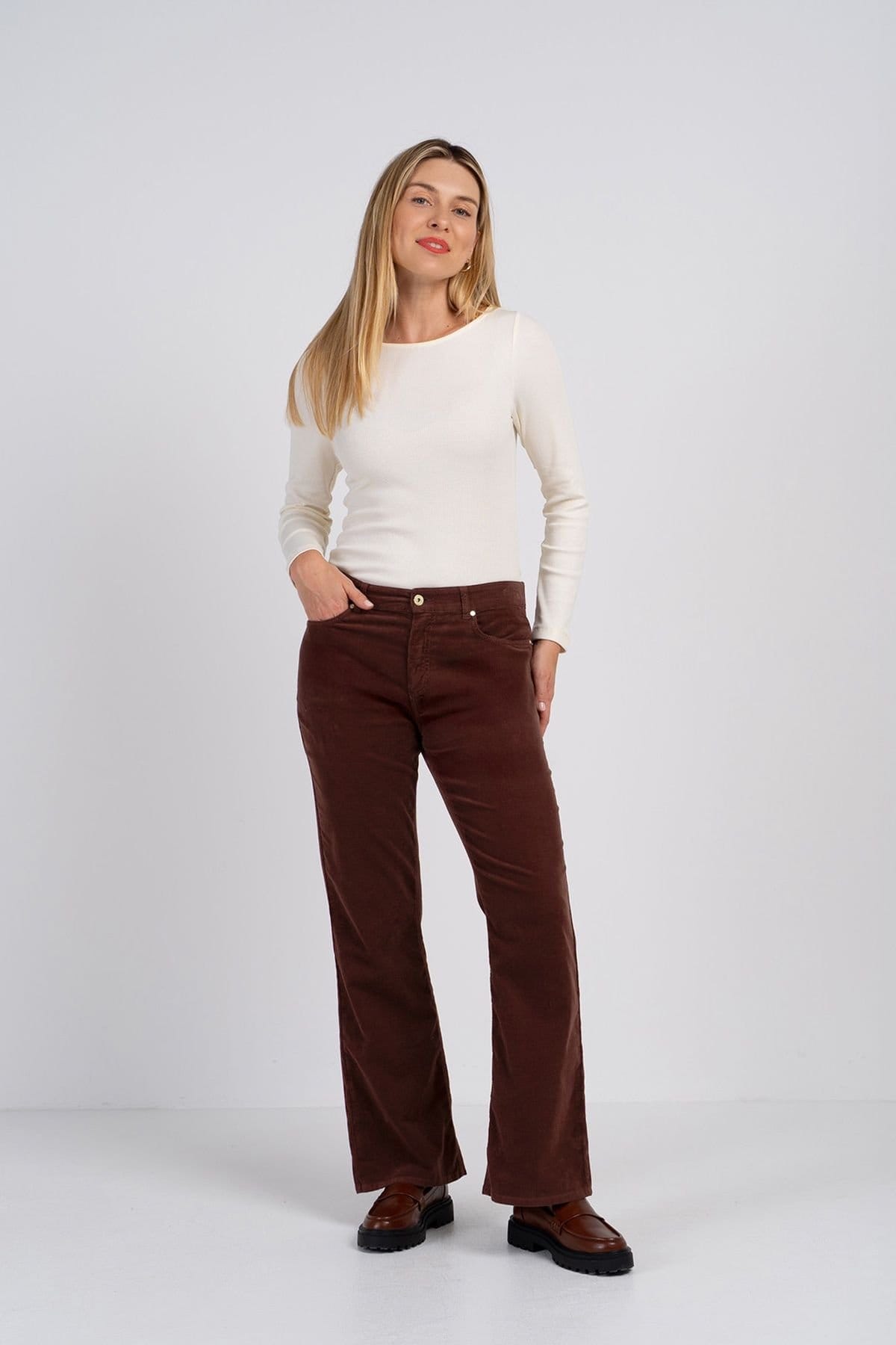Kettlewell Kettlewell Women's Jamie Cord Bootcut Trousers in Chocolate - 4