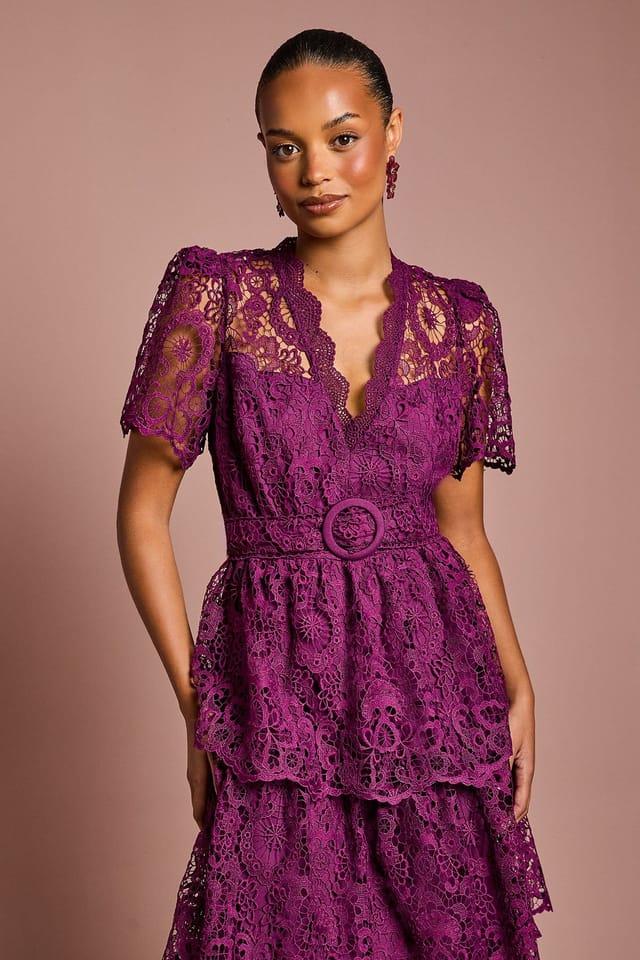 Coast Coast Women's Petite Short Sleeve V Neck Tiered Lace Midi Dress in Plum - 2