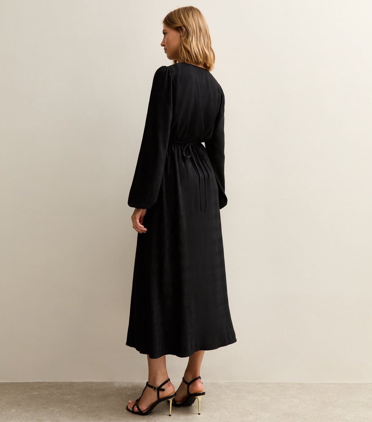 New Look Women's Black Plisse V-Neck Midi Dress New Look - 4