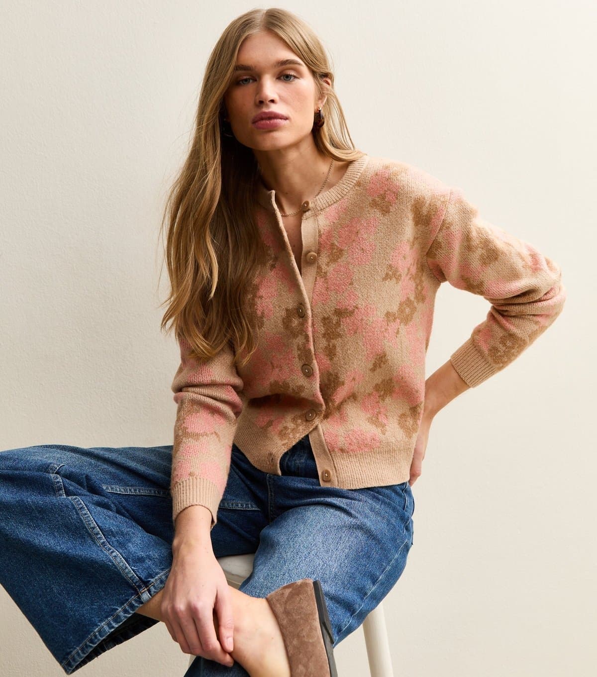 New Look Women's Camel Floral Midweight Crewneck Cardigan New Look