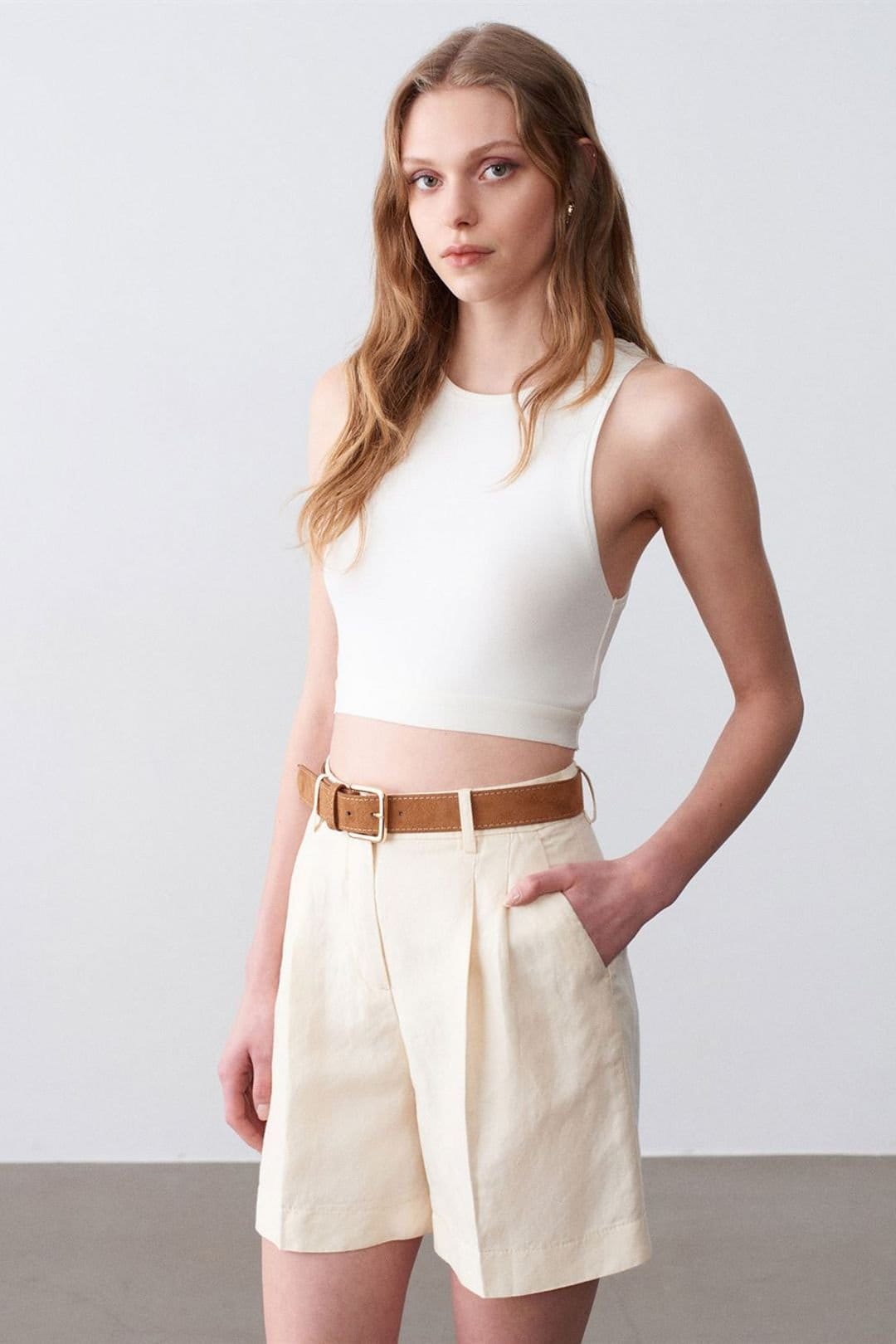Dilvin Dilvin Women's High-Waist Wide-Leg Tailored Shorts in Cream - 4