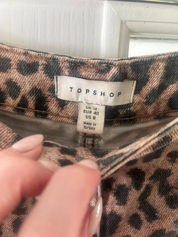 Topshop Topshop barrel leg leopard print jeans