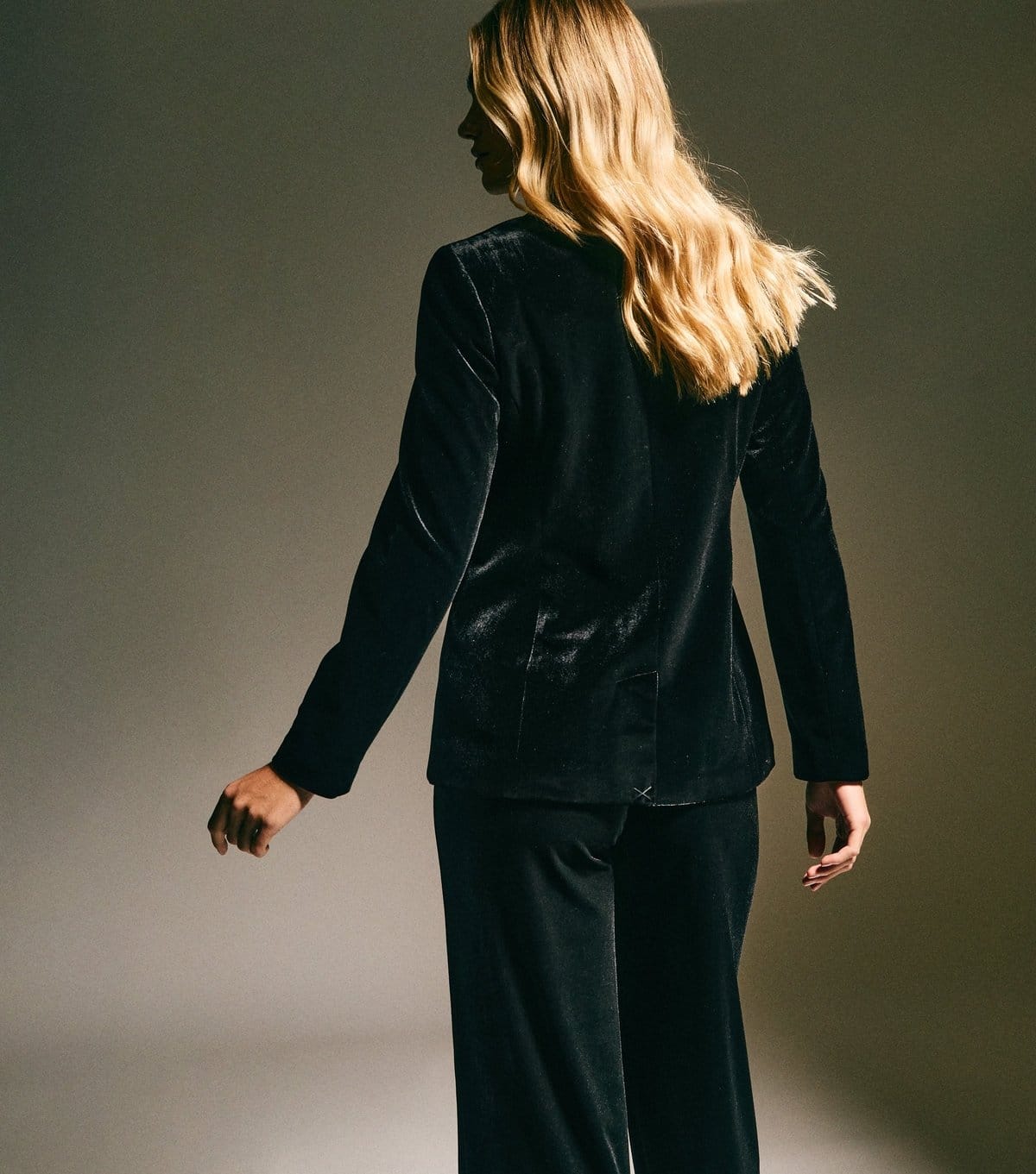 New Look Women's Black Velvet Single Breasted Blazer New Look - 4