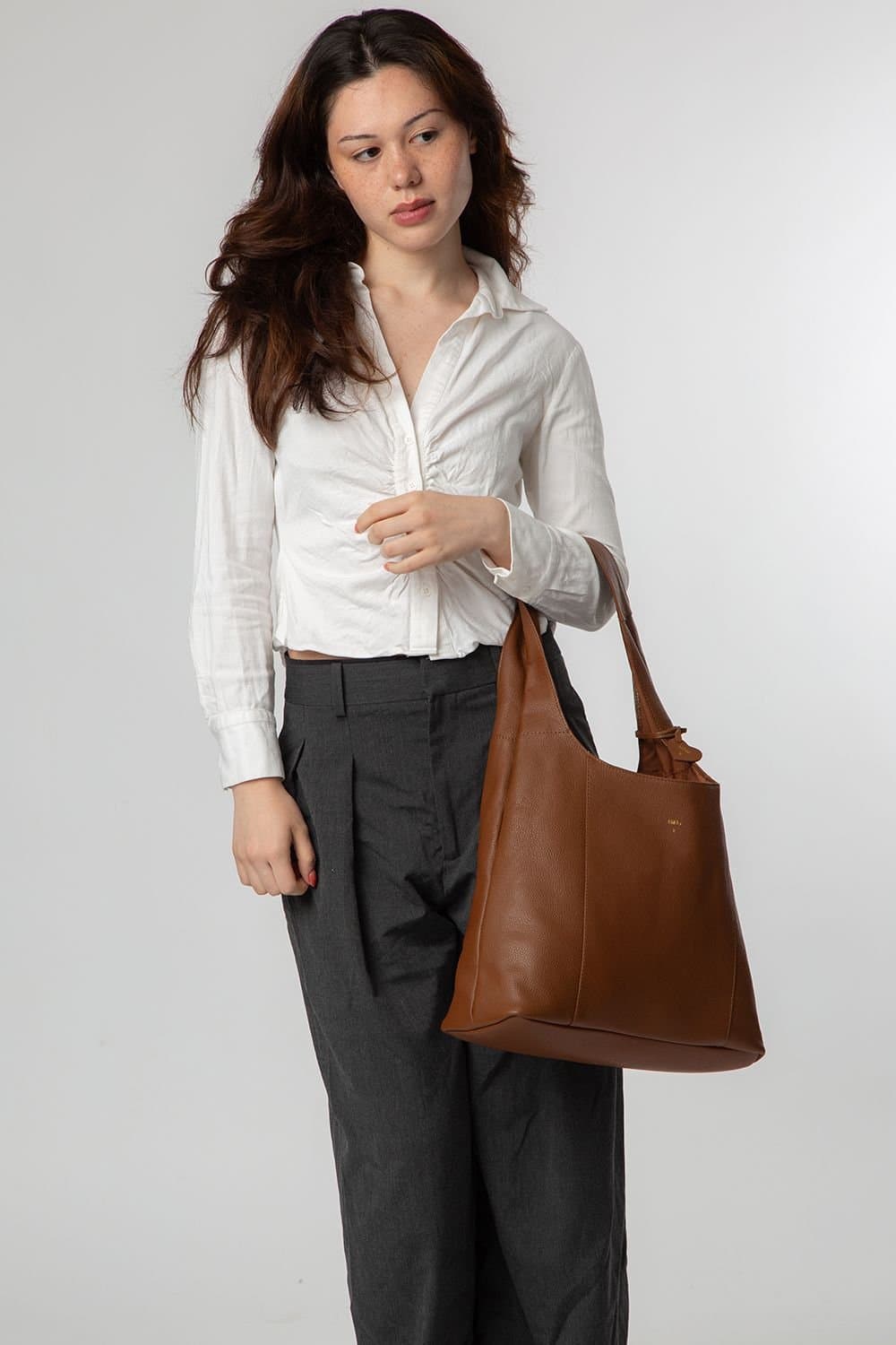 NiNa Amora NiNa Amora Women's 'Renata' Leather Shoulder Bag in Tan