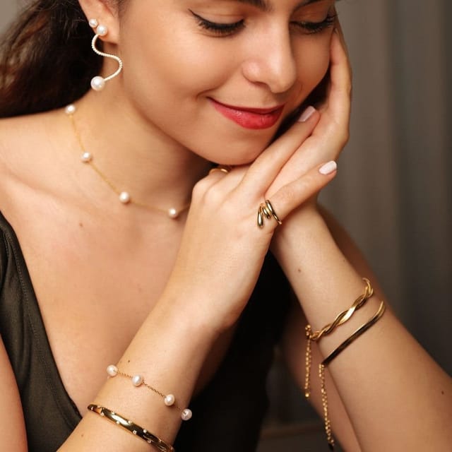 Gold Trip Gold Trip Women's Pearl Wave Earrings in Gold - 2