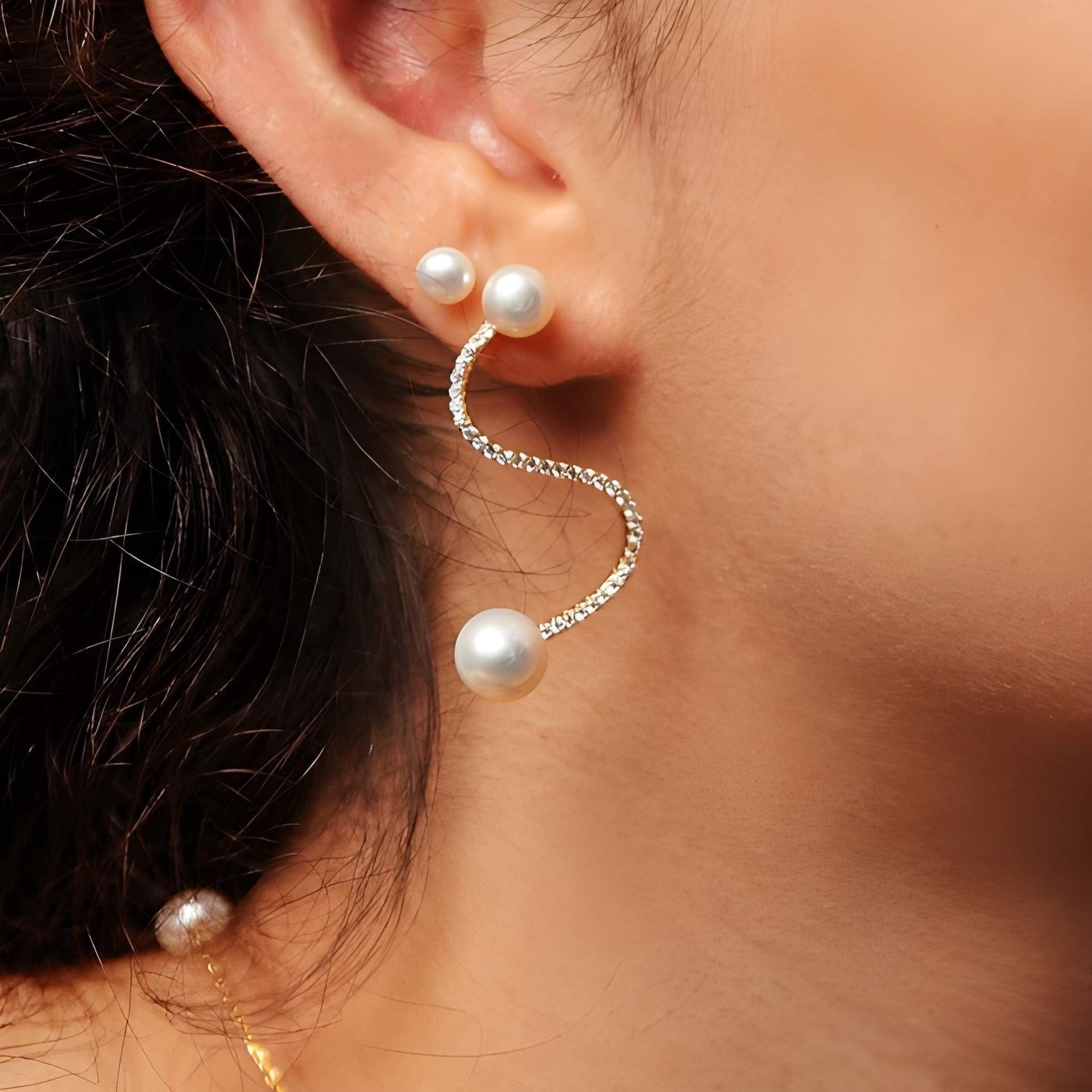 Gold Trip Gold Trip Women's Pearl Wave Earrings in Gold - 4