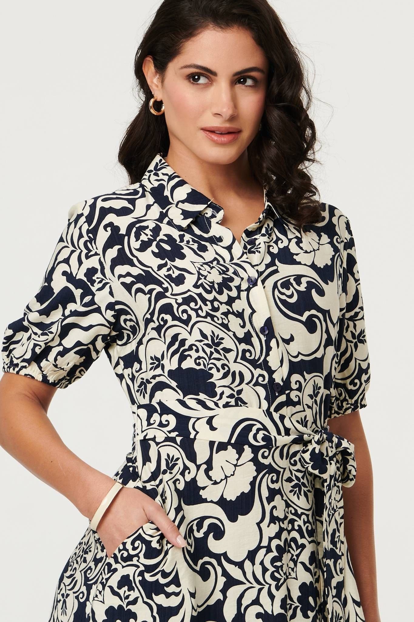 Izabel London Izabel London Women's Printed 1/2 Puff Sleeve Midi Shirt Dress in Navy - 4