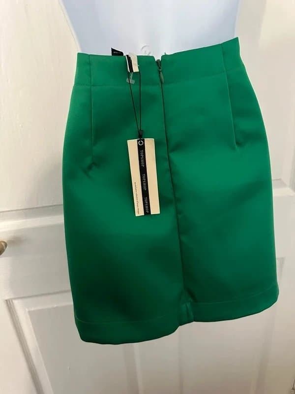 Topshop Stunning Top shop emerald green satin mini skirt size 8 BNWT