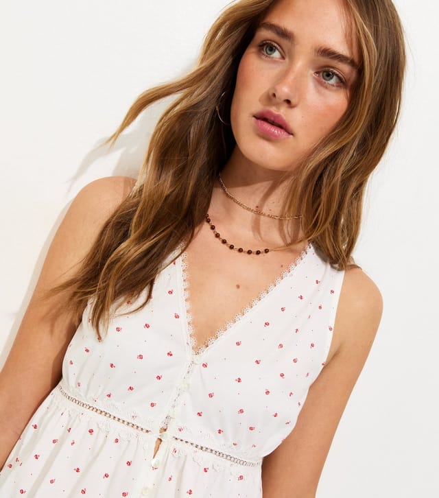 New Look Women's White Floral Print V-Neck Top New Look - 2