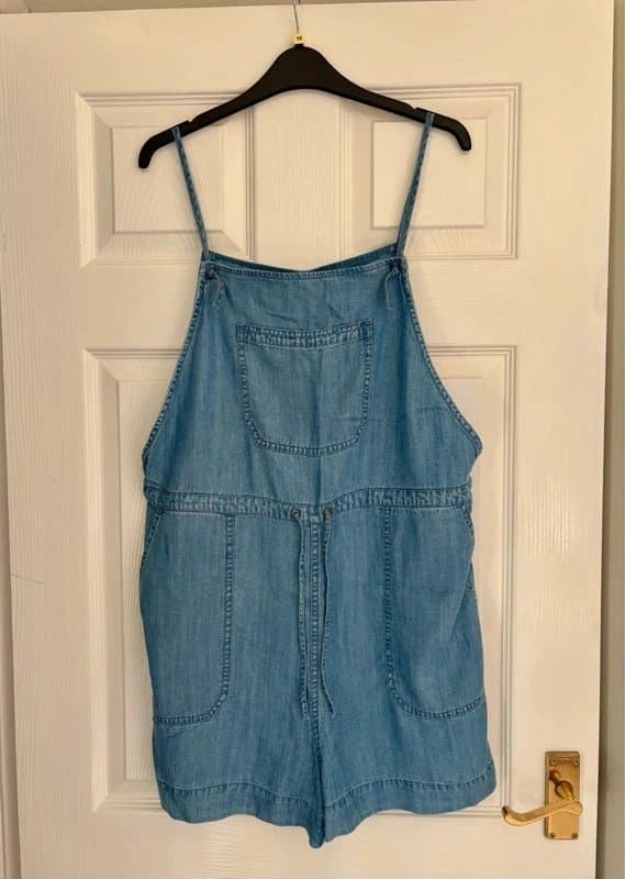 FatFace NEW viral FatFace blue chambray denim shortie dungarees - size 10