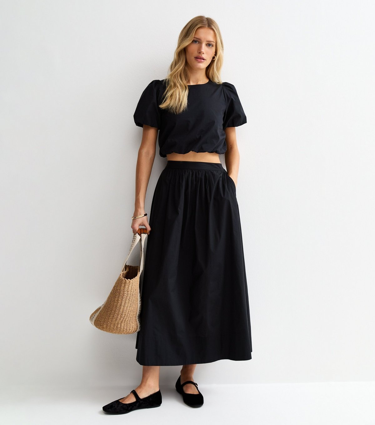 New Look Women's Black Poplin Bubble Hem Crop Top New Look - 2