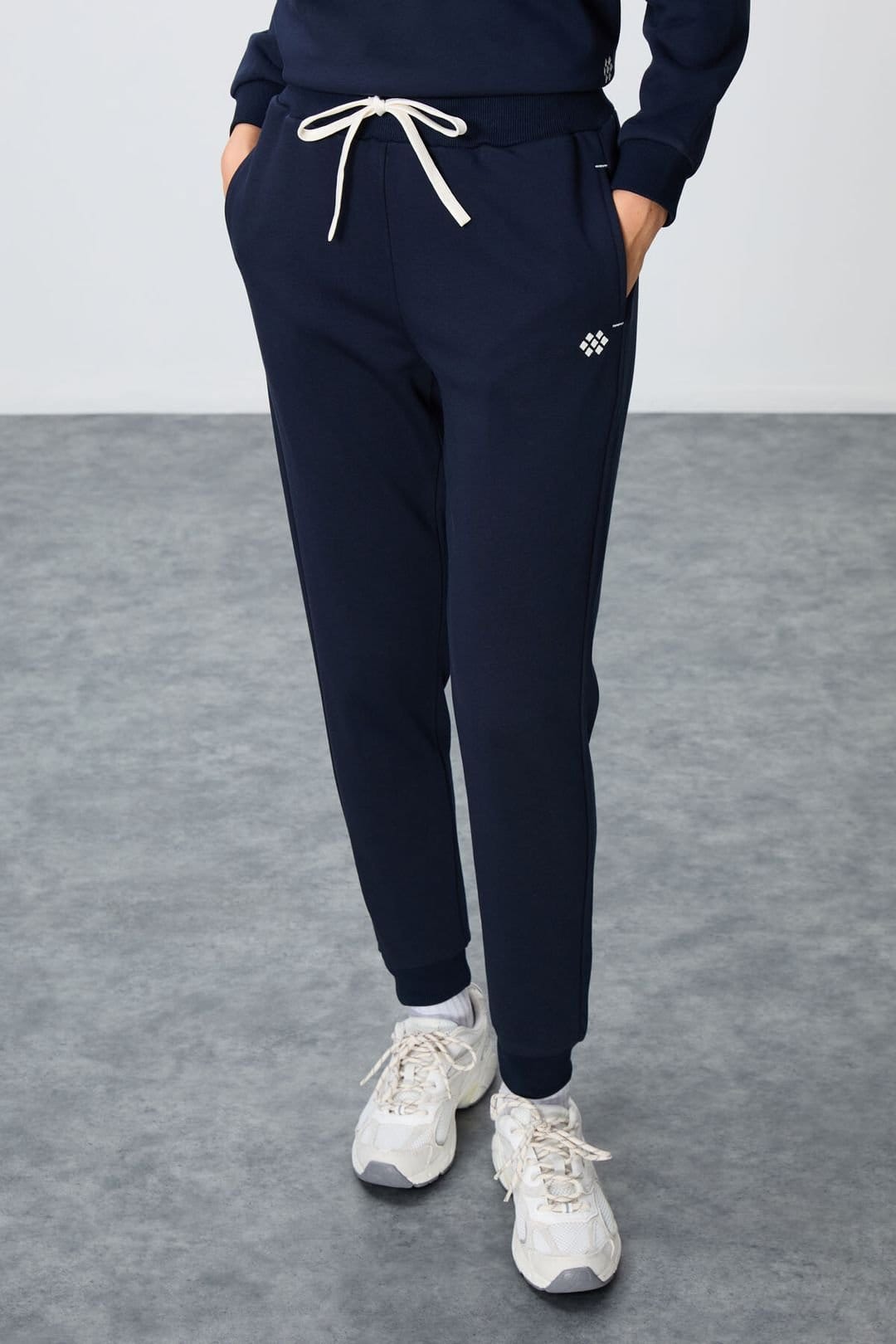 Tommy Life Tommy Life Women's Oversized Cotton-polyester Sweatshirt & Pants Set in Navy - 4