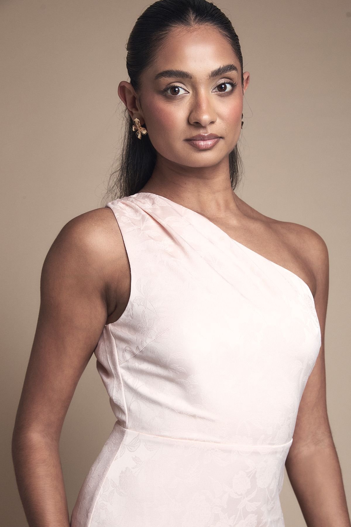 Oasis Oasis Women's One Shoulder Satin Jacquard Bridesmaid Maxi Dress in Blush - 4